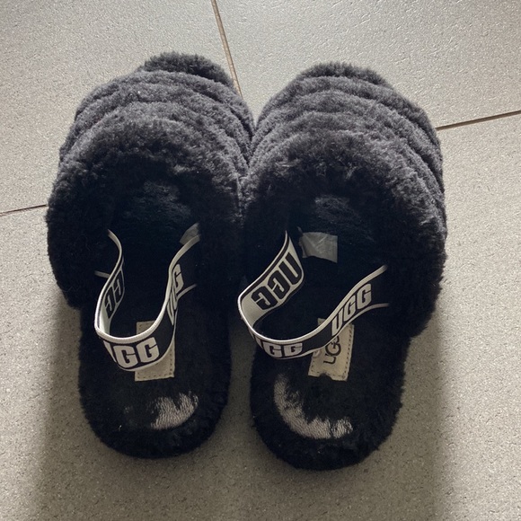 Black super soft ugg slippers - Picture 2 of 3